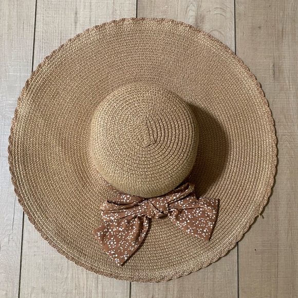🤎 Wide Brim Straw Sun Hat – Tan, One Size Floral Bow Detail Beach Vacation - Picture 1 of 10